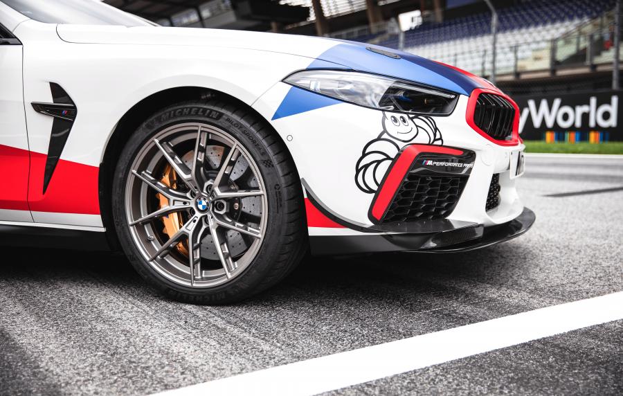 Детали экстерьера BMW M8 Competition Coupe MotoGP Safety Car (F92) 2019 года  (фото 32 из 38)